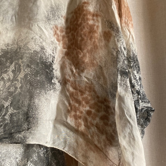Made in Italy silk animal + lace print top L - Picture 4 of 5